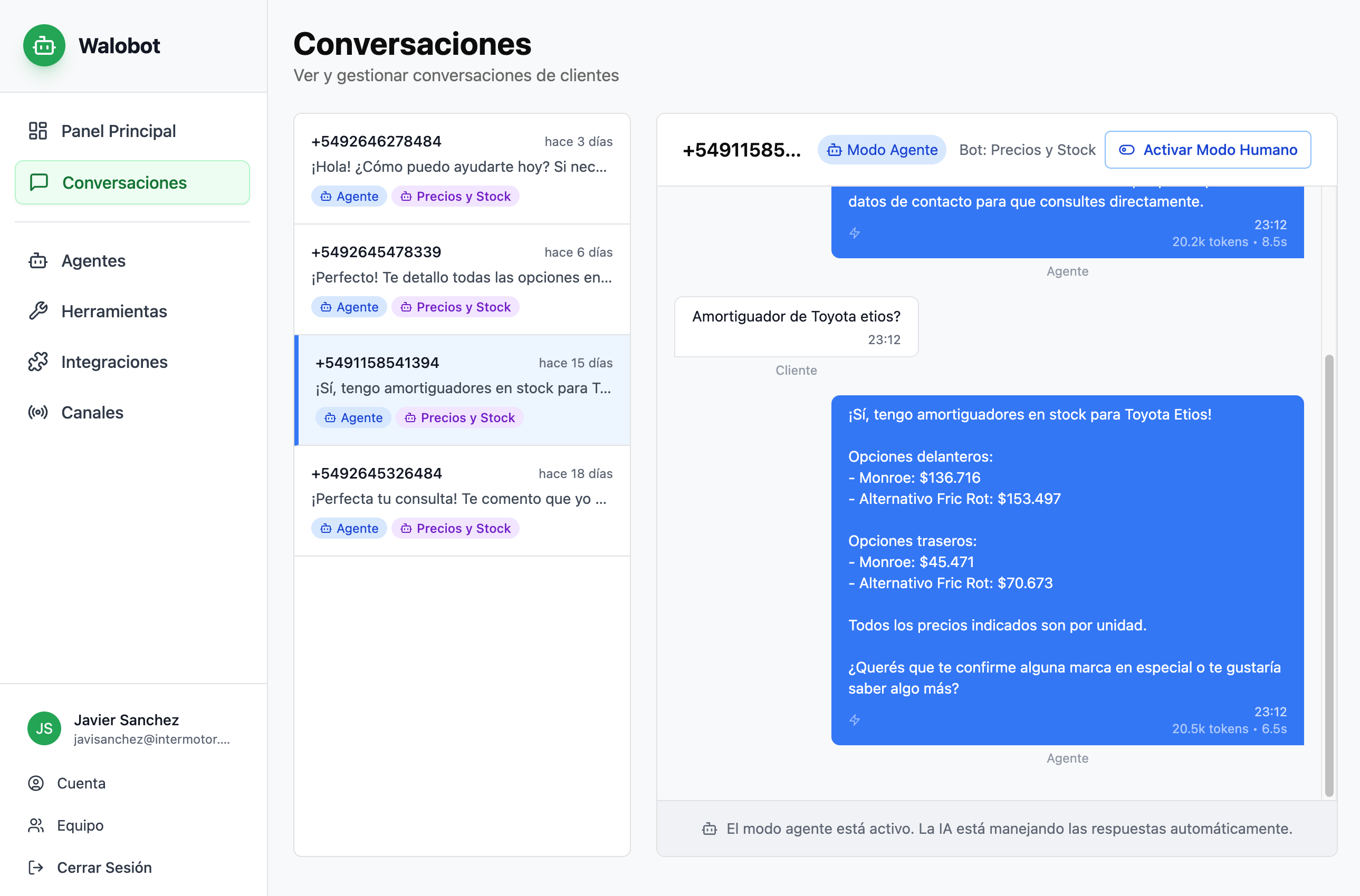 Dashboard de Walobot mostrando conversaciones de WhatsApp con clientes y gestión de agentes de IA